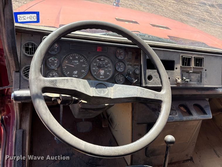 image for item EF6118 1989 Mack CM flatbed truck