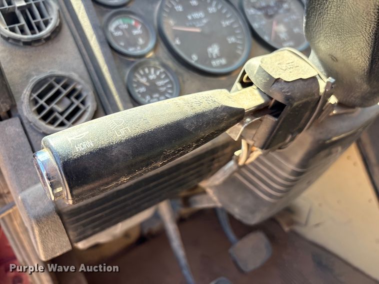 image for item EF6118 1989 Mack CM flatbed truck