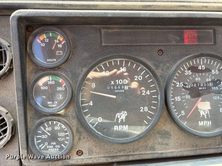 image for item EF6118 1989 Mack CM flatbed truck