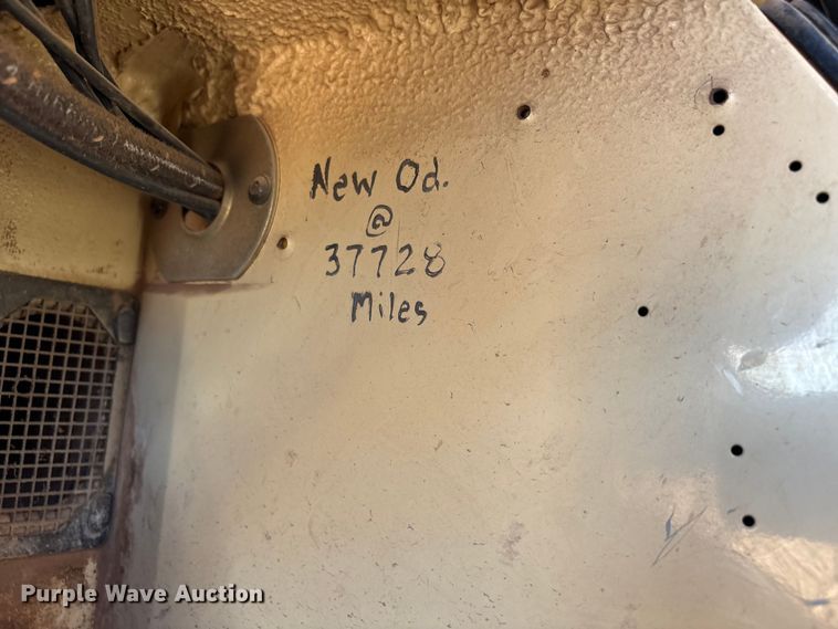 image for item EF6118 1989 Mack CM flatbed truck