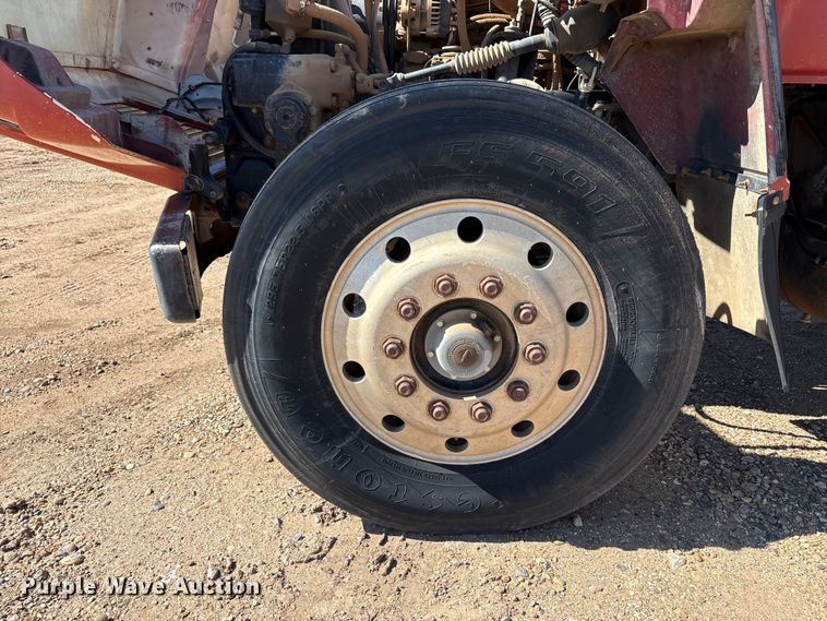 image for item EF6118 1989 Mack CM flatbed truck