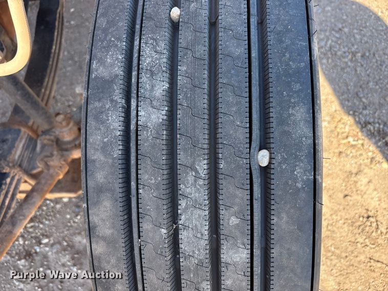 image for item EF6118 1989 Mack CM flatbed truck