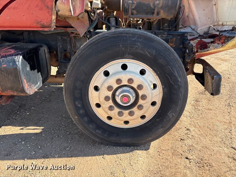 image for item EF6118 1989 Mack CM flatbed truck