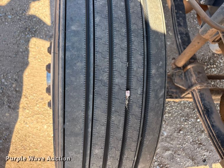 image for item EF6118 1989 Mack CM flatbed truck