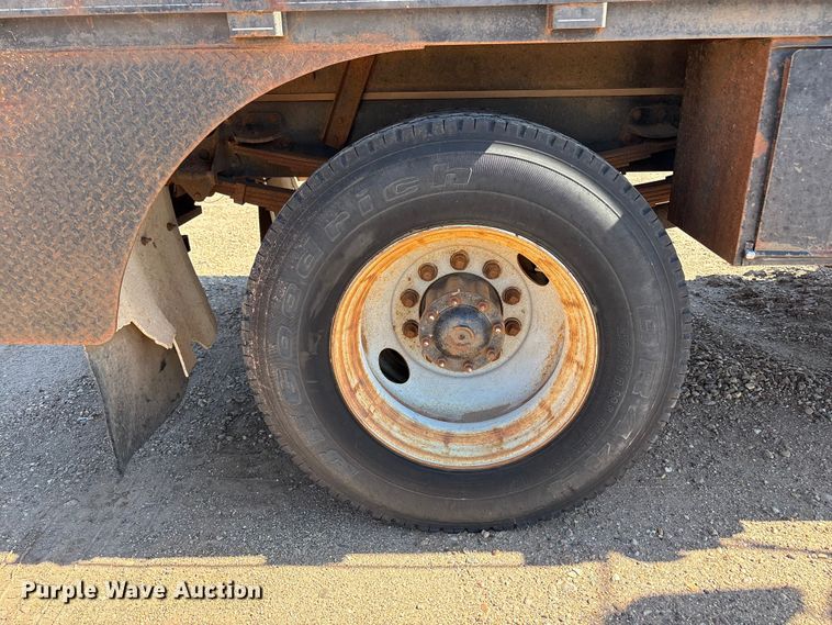 image for item EF6118 1989 Mack CM flatbed truck