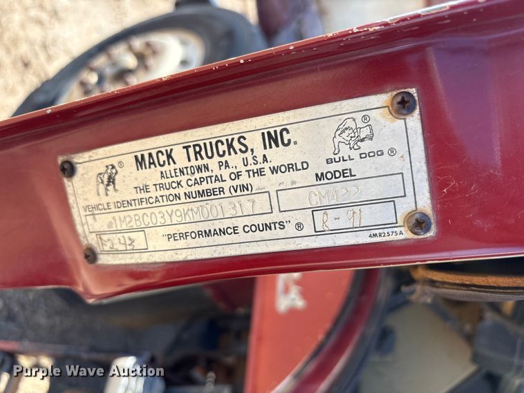 image for item EF6118 1989 Mack CM flatbed truck