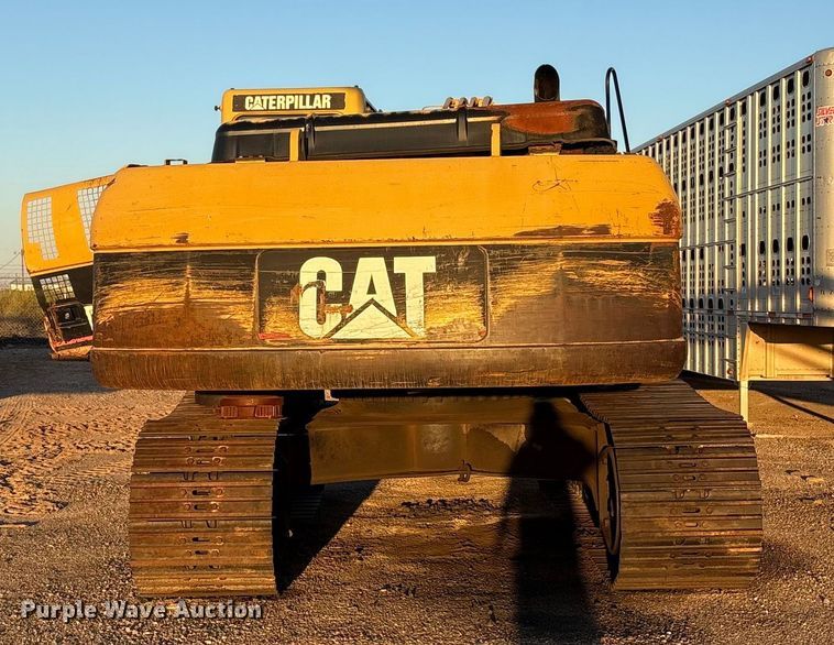 image for item EF6119 2005 Caterpillar 330C L excavator