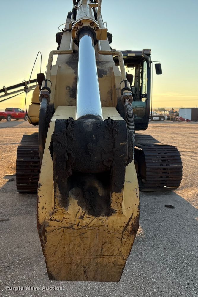 image for item EF6119 2005 Caterpillar 330C L excavator