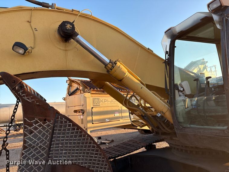 image for item EF6119 2005 Caterpillar 330C L excavator