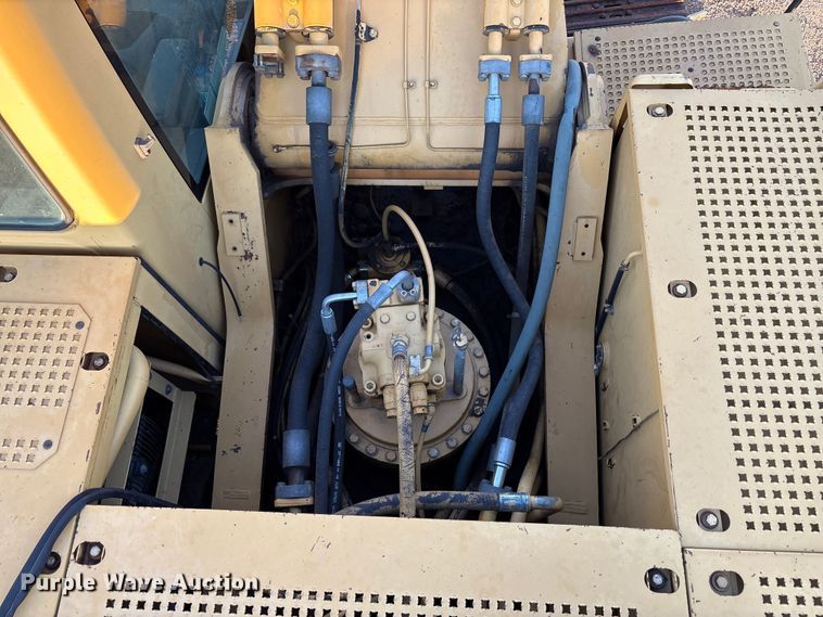 image for item EF6119 2005 Caterpillar 330C L excavator