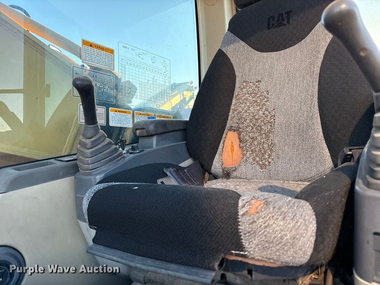 image for item EF6119 2005 Caterpillar 330C L excavator