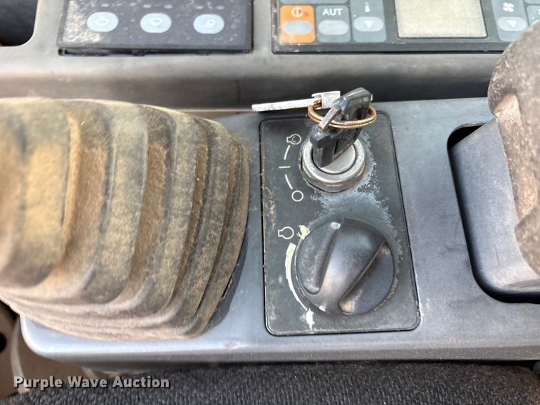 image for item EF6119 2005 Caterpillar 330C L excavator