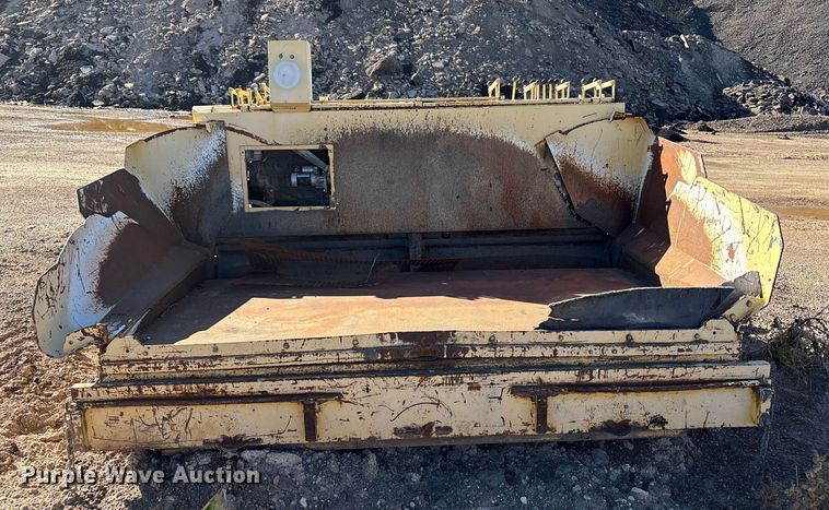 image for item EF6122 Gehl 1648 Plus paver