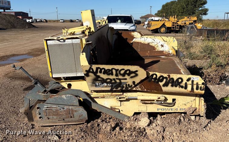 image for item EF6122 Gehl 1648 Plus paver