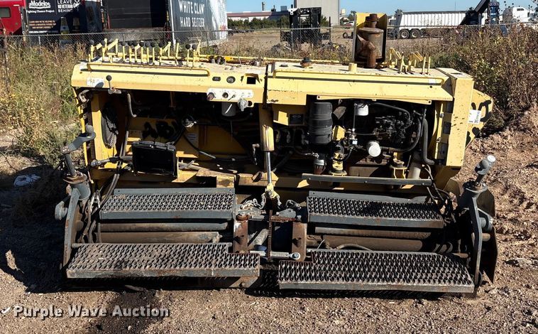 image for item EF6122 Gehl 1648 Plus paver