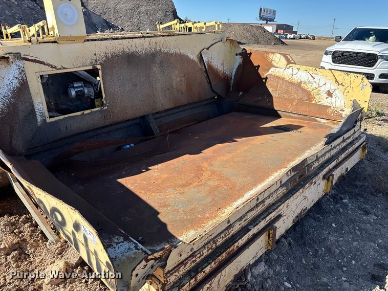 image for item EF6122 Gehl 1648 Plus paver