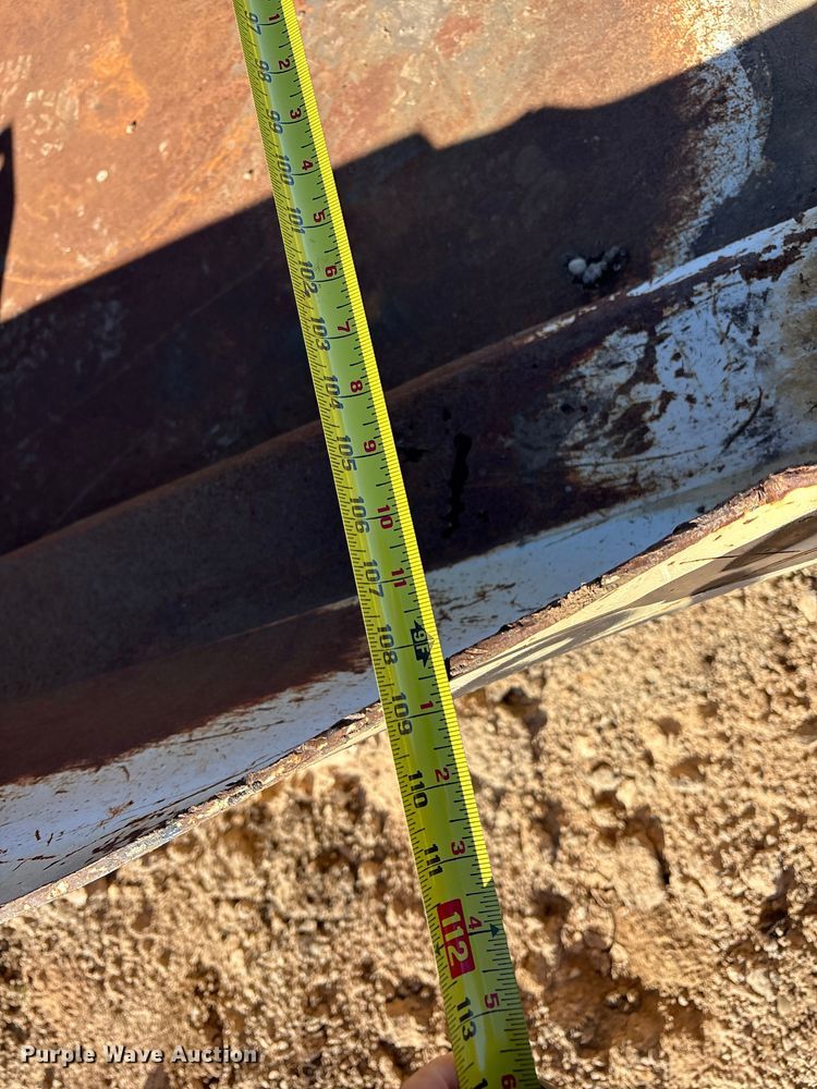 image for item EF6122 Gehl 1648 Plus paver