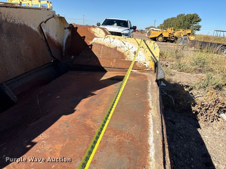 image for item EF6122 Gehl 1648 Plus paver