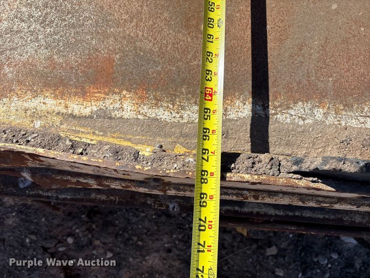 image for item EF6122 Gehl 1648 Plus paver