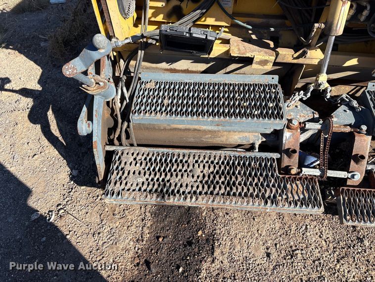 image for item EF6122 Gehl 1648 Plus paver