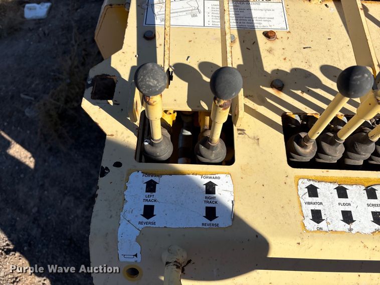 image for item EF6122 Gehl 1648 Plus paver