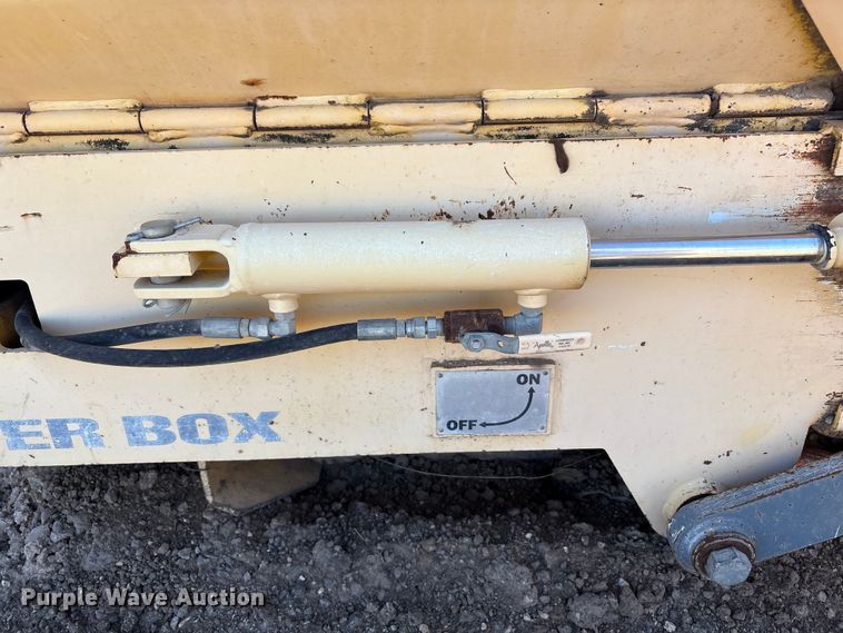 image for item EF6122 Gehl 1648 Plus paver