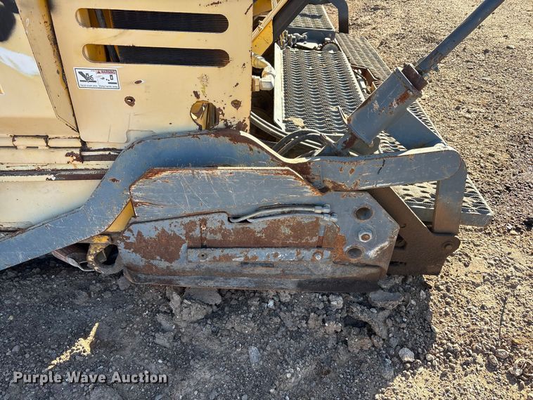 image for item EF6122 Gehl 1648 Plus paver