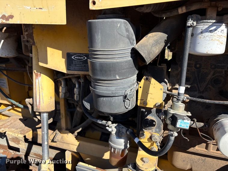 image for item EF6122 Gehl 1648 Plus paver