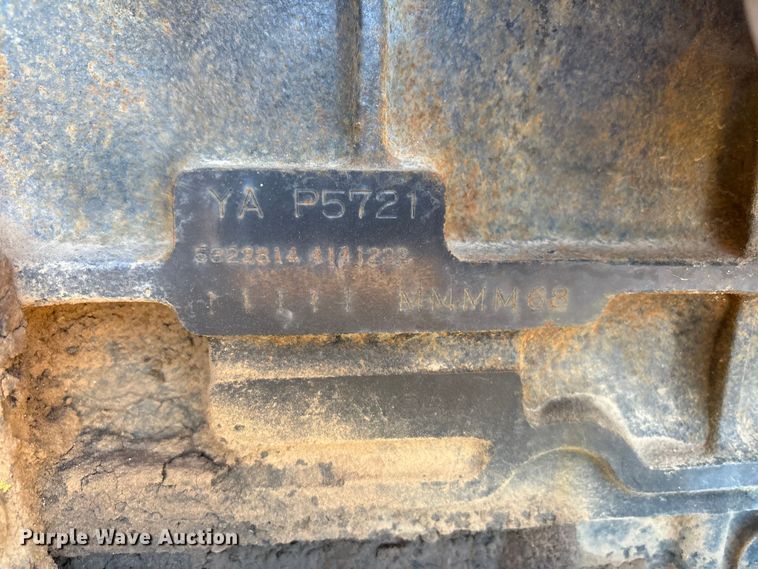 image for item EF6122 Gehl 1648 Plus paver