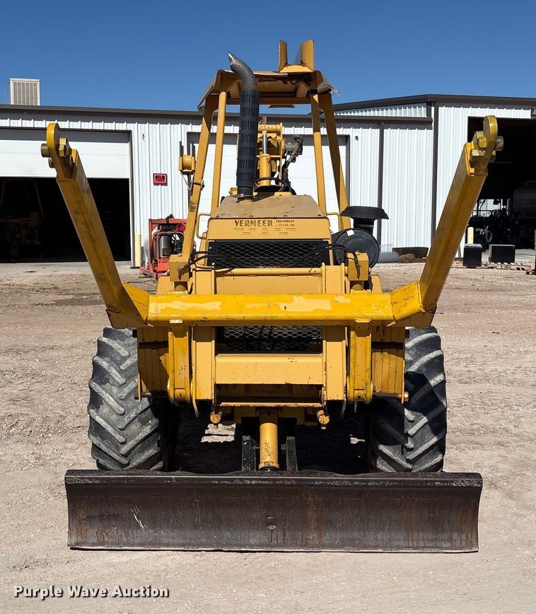 image for item EF6123 2004 Vermeer V120 vibratory cable plow