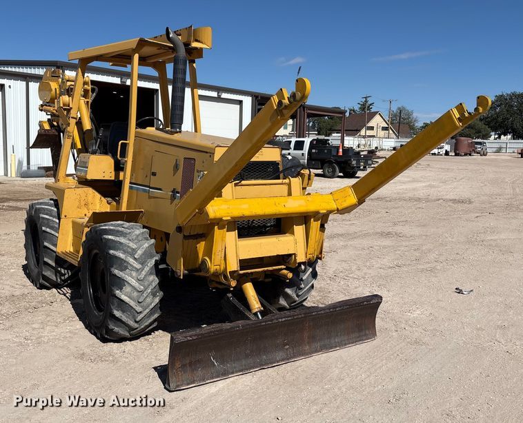 image for item EF6123 2004 Vermeer V120 vibratory cable plow