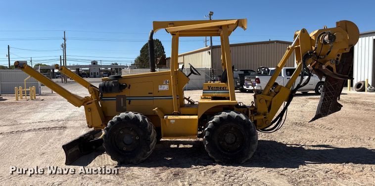 image for item EF6123 2004 Vermeer V120 vibratory cable plow