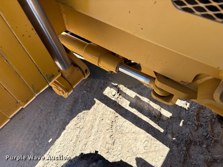 image for item EF6123 2004 Vermeer V120 vibratory cable plow