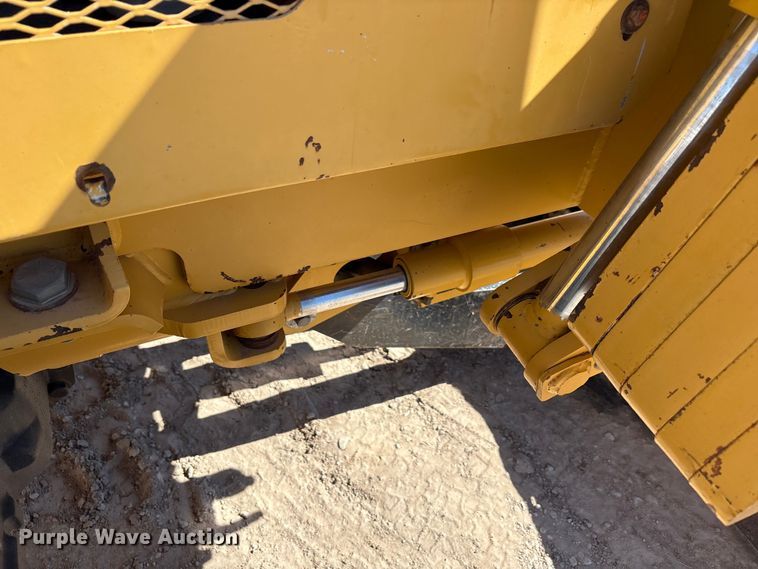 image for item EF6123 2004 Vermeer V120 vibratory cable plow