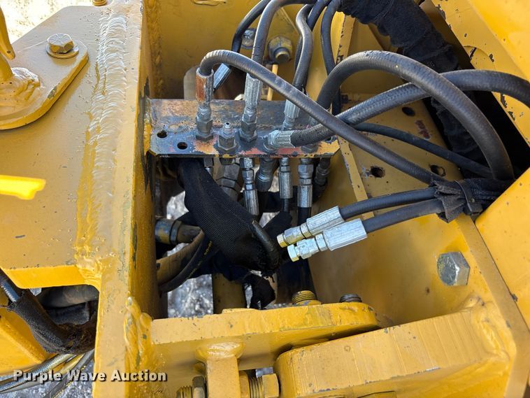 image for item EF6123 2004 Vermeer V120 vibratory cable plow