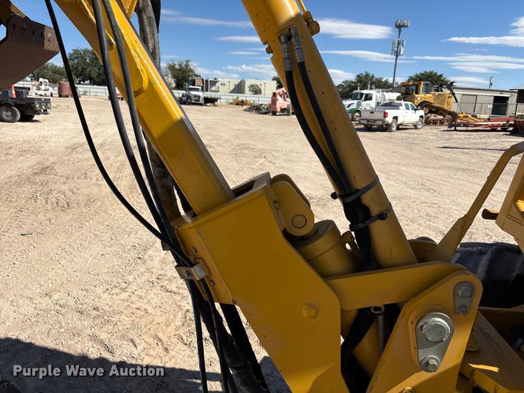 image for item EF6123 2004 Vermeer V120 vibratory cable plow