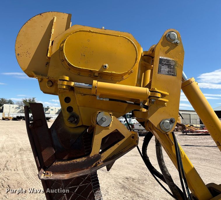 image for item EF6123 2004 Vermeer V120 vibratory cable plow