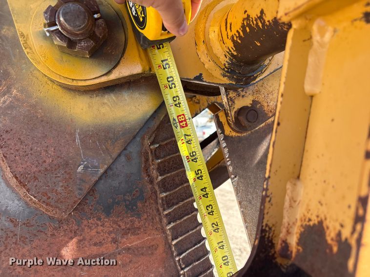 image for item EF6123 2004 Vermeer V120 vibratory cable plow