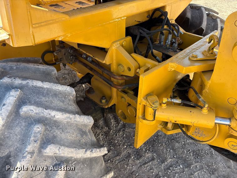 image for item EF6123 2004 Vermeer V120 vibratory cable plow