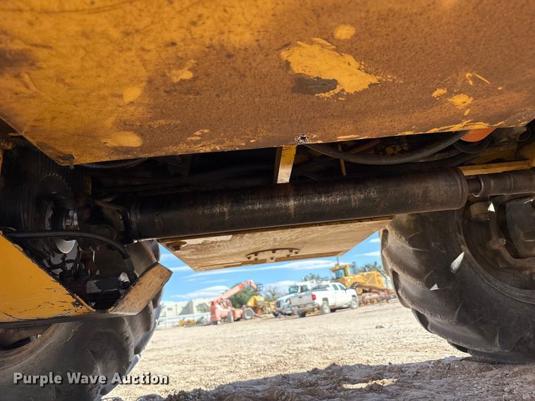 image for item EF6123 2004 Vermeer V120 vibratory cable plow