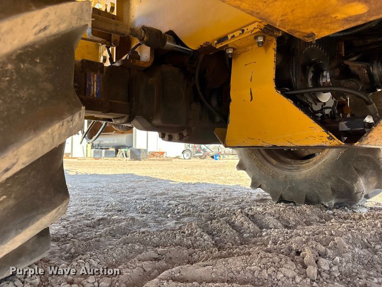 image for item EF6123 2004 Vermeer V120 vibratory cable plow