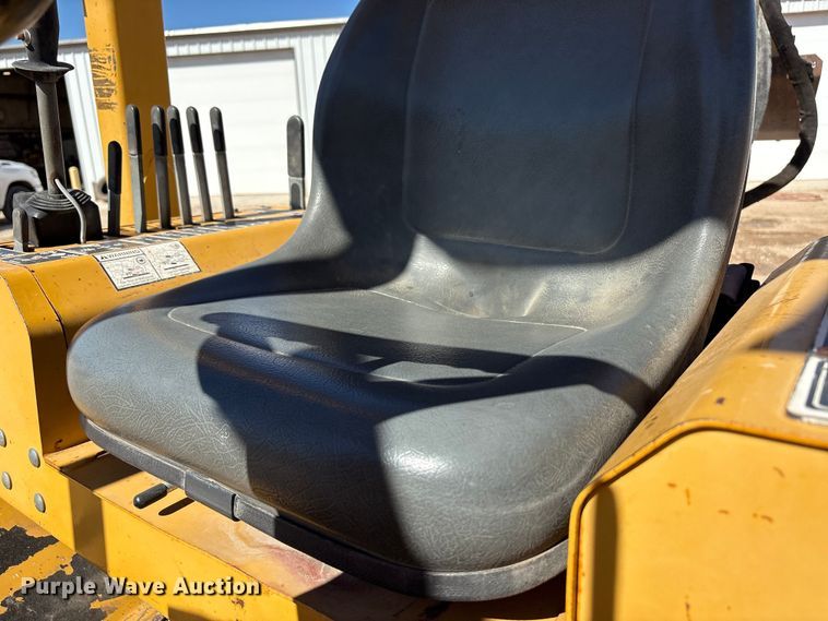 image for item EF6123 2004 Vermeer V120 vibratory cable plow