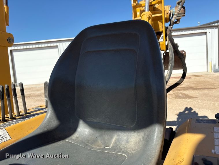 image for item EF6123 2004 Vermeer V120 vibratory cable plow