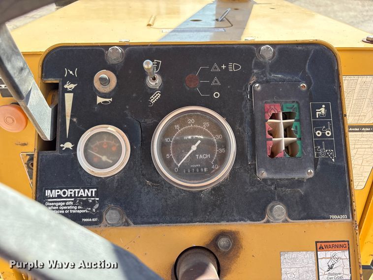 image for item EF6123 2004 Vermeer V120 vibratory cable plow