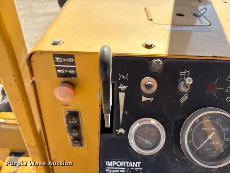 image for item EF6123 2004 Vermeer V120 vibratory cable plow