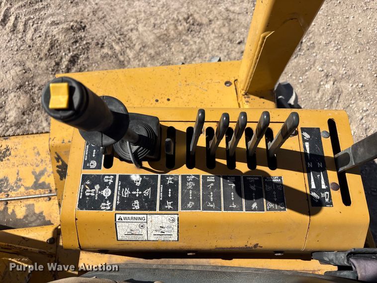 image for item EF6123 2004 Vermeer V120 vibratory cable plow