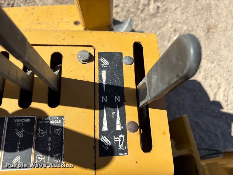 image for item EF6123 2004 Vermeer V120 vibratory cable plow