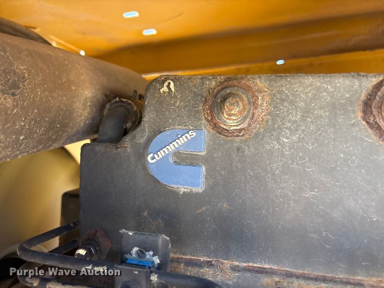 image for item EF6123 2004 Vermeer V120 vibratory cable plow