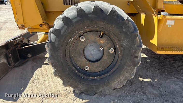 image for item EF6123 2004 Vermeer V120 vibratory cable plow