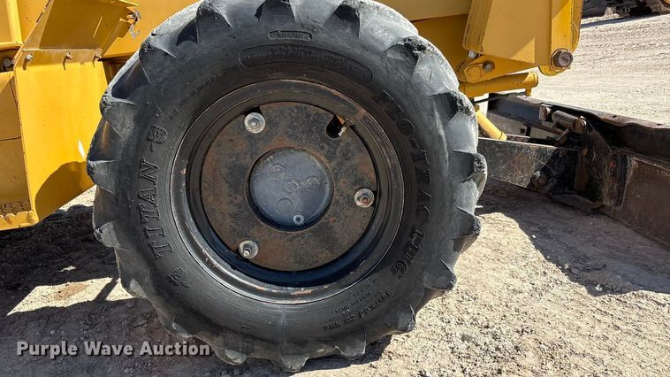 image for item EF6123 2004 Vermeer V120 vibratory cable plow